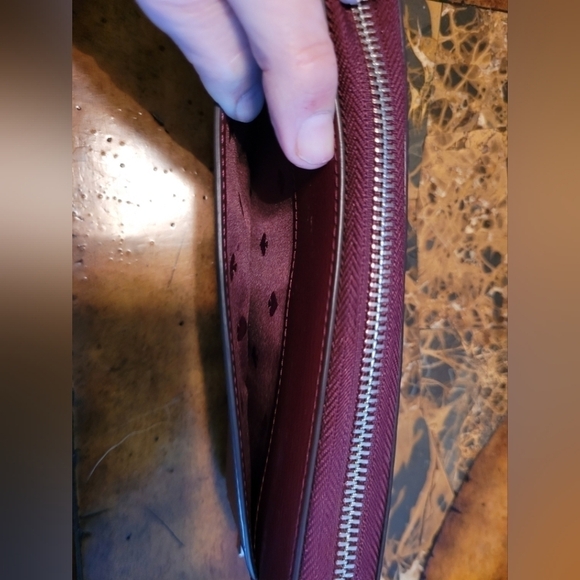 Kate Spade burgundy leather wallet - Picture 6 of 11